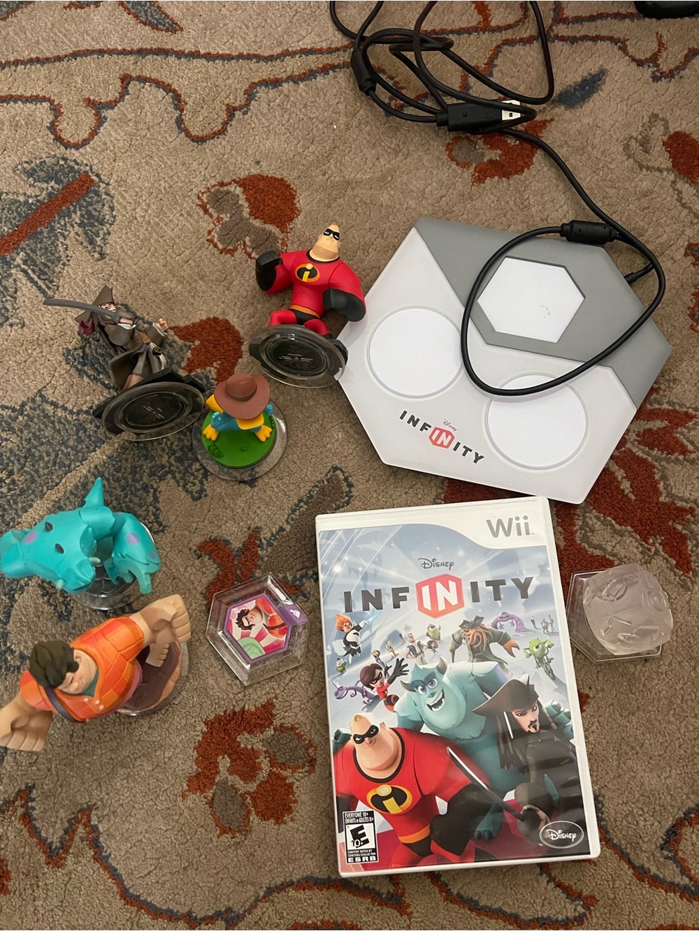 Wii Starter Set with White Hexagonal Base and Figures
